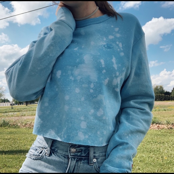 Champion Top $48 on Depop/Insta @kaitlynnsapparel - Picture 3 of 3